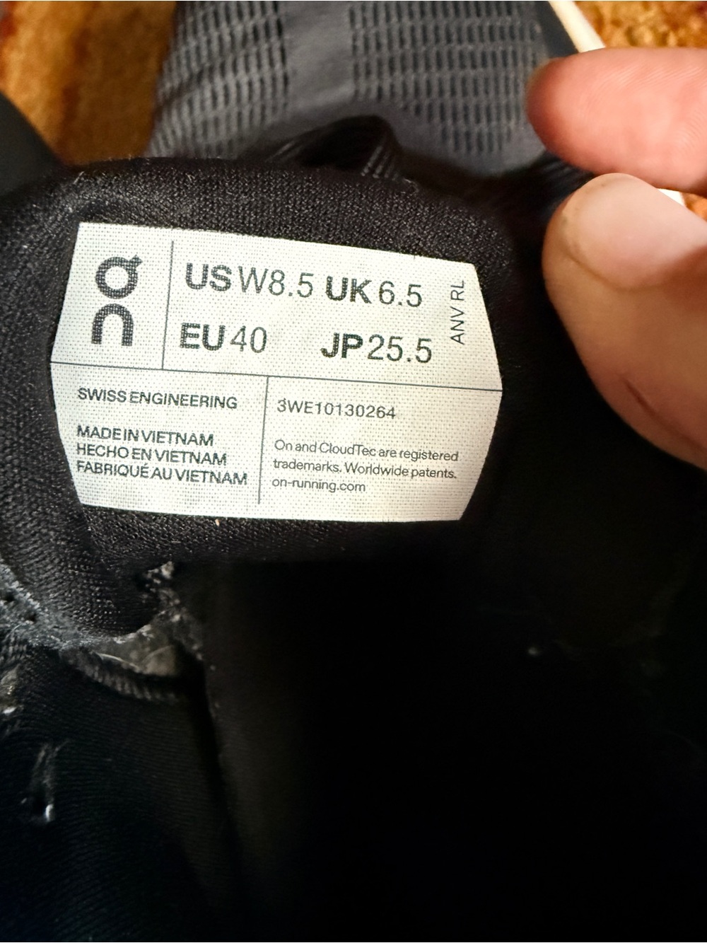 On Running Womens Black and White Cloudtec 8.5 - Picture 6 of 8